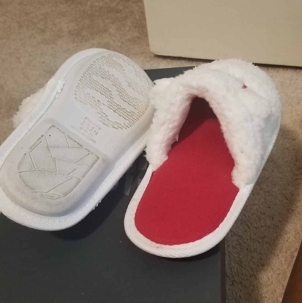 Kids slide in slippers - Picture 2 of 3